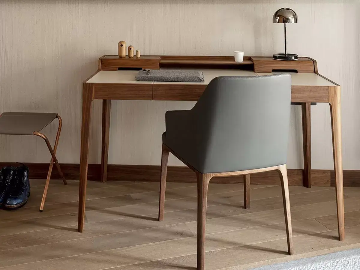 saffo-desk-porada